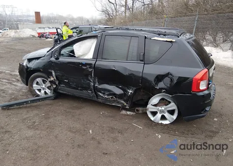 2013 Jeep Compass Latitude z USA, uszkodzony, nr VIN 1C4NJDEB2DD209145